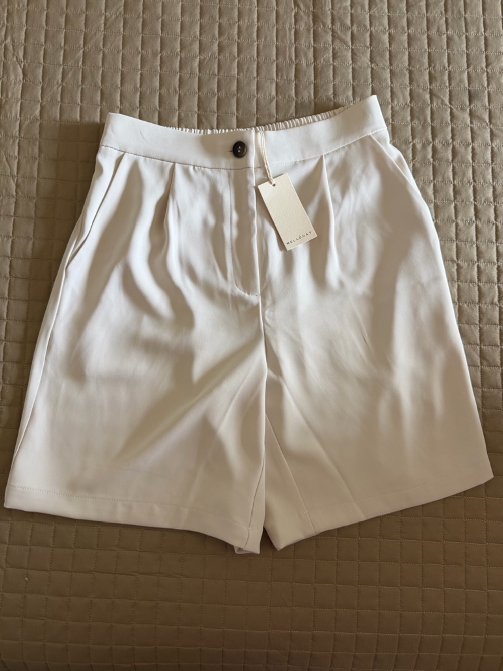MELLODAY White High-Waist Tailored Bermuda Shorts
